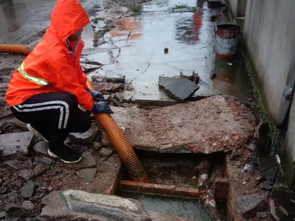 江宁专业清理污水池 炜誉市政以规范流程守护城市 “肠道”